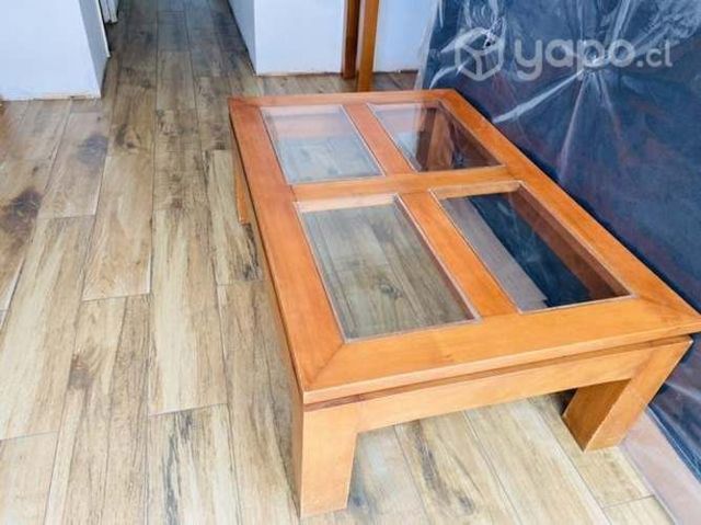 Mesa de centro de madera con vidrio