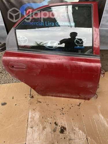 Puerta trasera derecha kia sephia