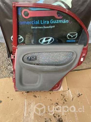 Puerta trasera derecha kia sephia