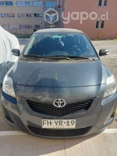 Vendo toyota yaris 2013