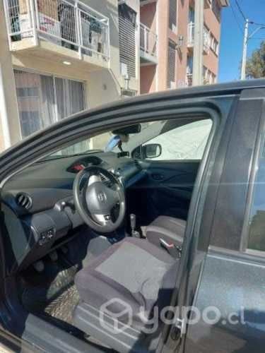 Vendo toyota yaris 2013