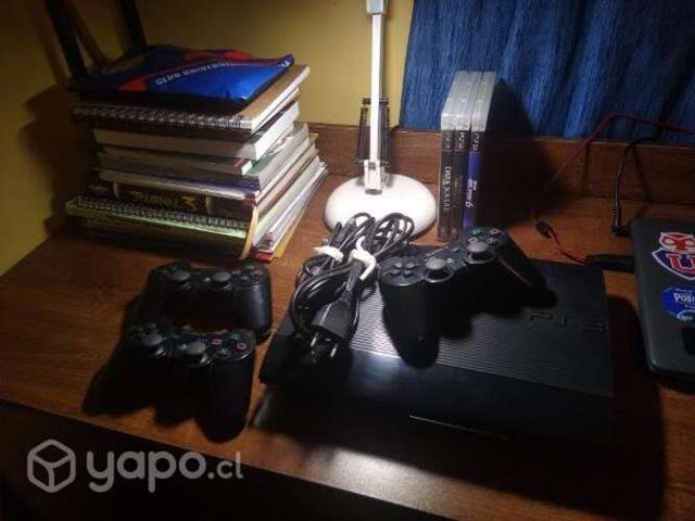 Playstation 3 500gb + 3 controles + 3 juegos