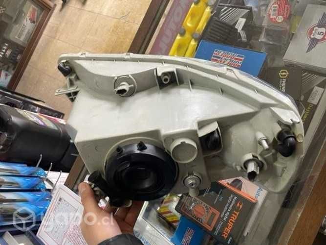 Optico izquierdo aveo hatchback con detalle