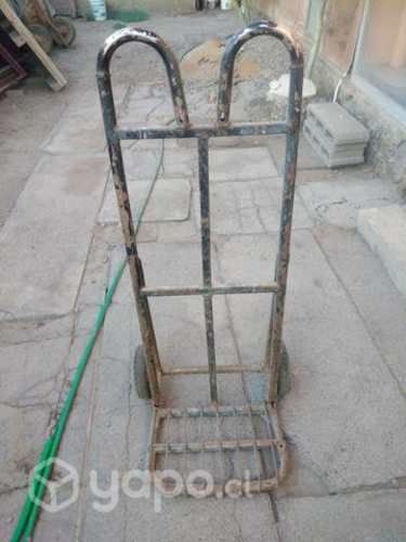 Yegua color. negra. semi nueva