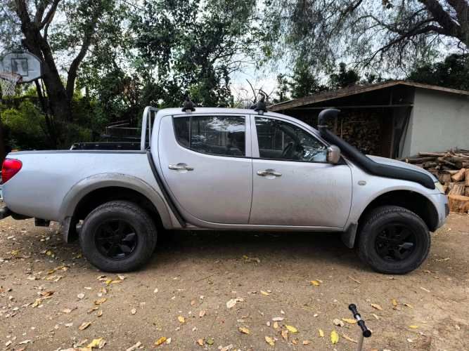 Mitsubishi l200 2012