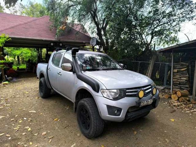 Mitsubishi l200 2012