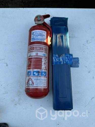Extintor de auto 1 kg más triángulos de seguridad