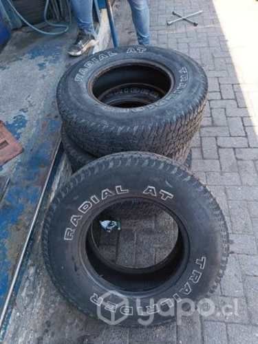 Neumáticos 235 / 75 R15. Unid. 4