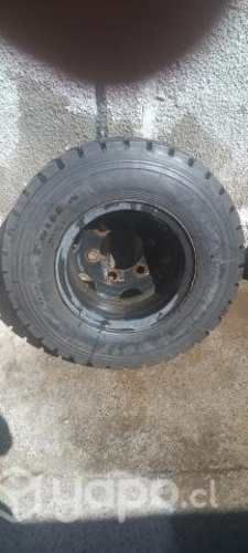 Neumático nuevo con llanta