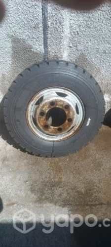 Neumático nuevo con llanta