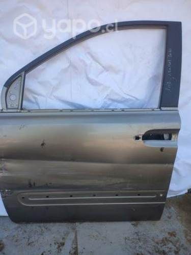 Puerta delantera Kia Carnival 2010