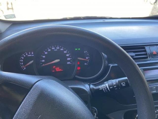Automovil Kia excelente estado