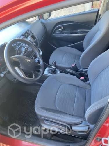 Automovil Kia excelente estado