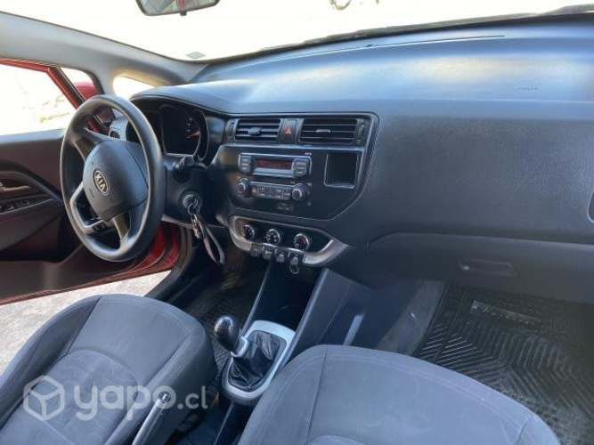 Automovil Kia excelente estado