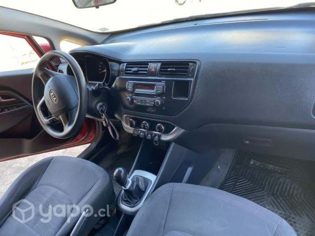 Automovil Kia excelente estado