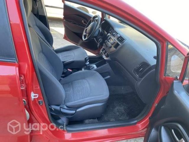 Automovil Kia excelente estado