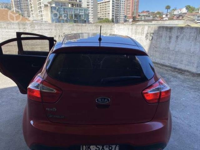 Automovil Kia excelente estado
