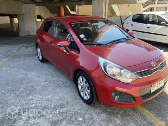 Automovil Kia excelente estado