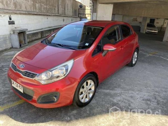 Automovil Kia excelente estado