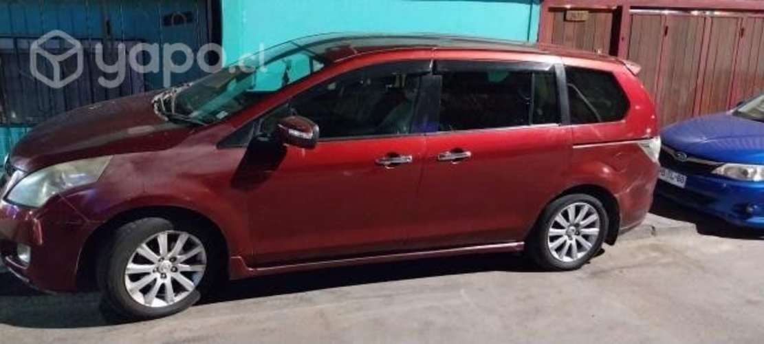 Se vende mazda rojo
