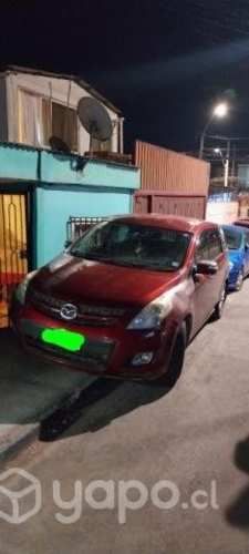 Se vende mazda rojo