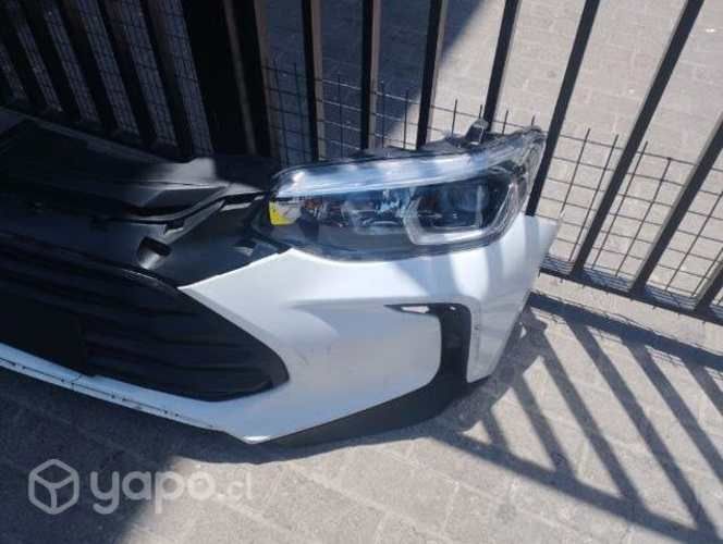 Parachoque y optico Chevrolet tracker 2022