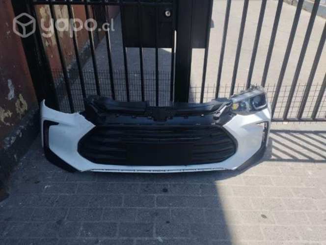 Parachoque y optico Chevrolet tracker 2022