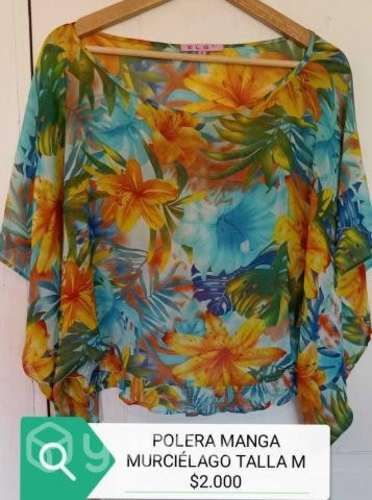 Polera manga murcielago estampado