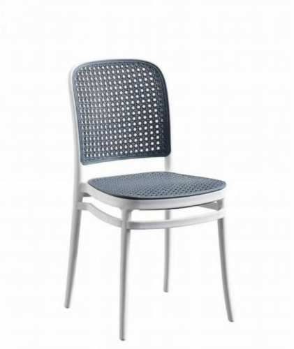 Sillas plásticas (4 unidades)