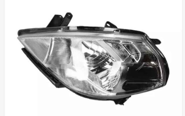 Foco delantero nissan Tiida 2014