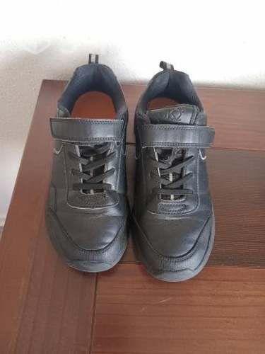 Zapatilla Escolar color negro