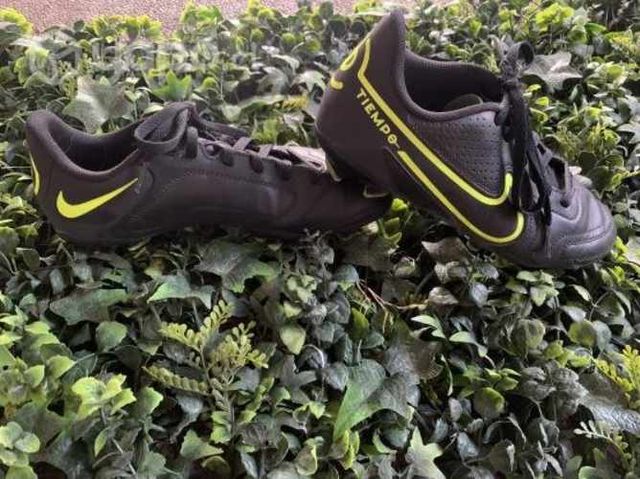 Zapatilla fútbol Nike