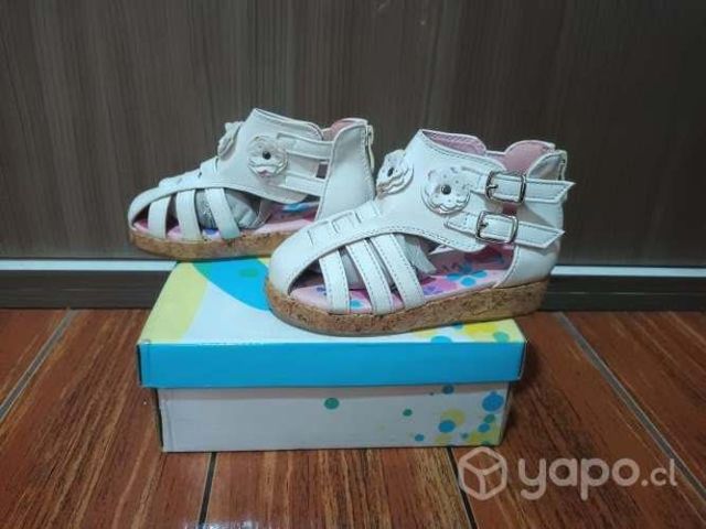 Sandalias infantiles, nuevas