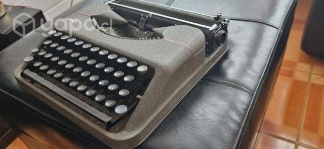 Máquina de escribir antigua HERMES