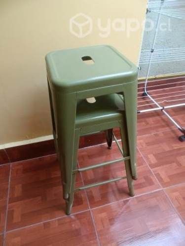 2 sillas metálicas Taburete