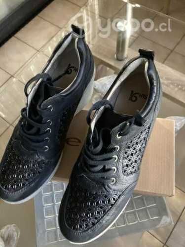 Zapatilla de verano marca 16 horas