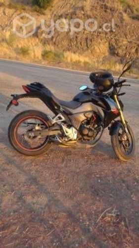 Se vende motocicleta