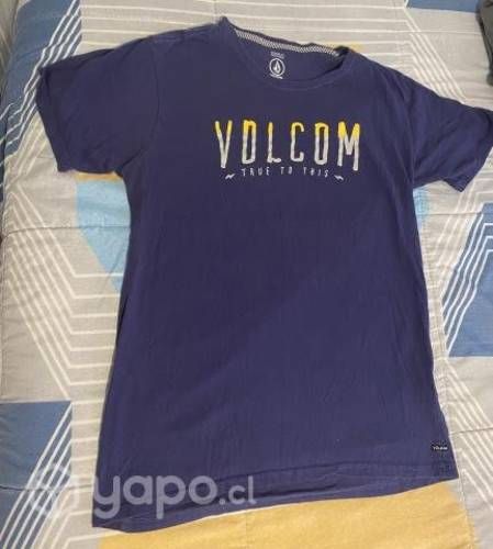 3 Poleras (Oakley, Volcom y Reebok) Talla L