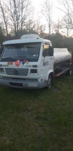 Camión con estanque para combustible Diésel.