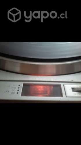 Tornamesa hermosa japonesa Hitachi