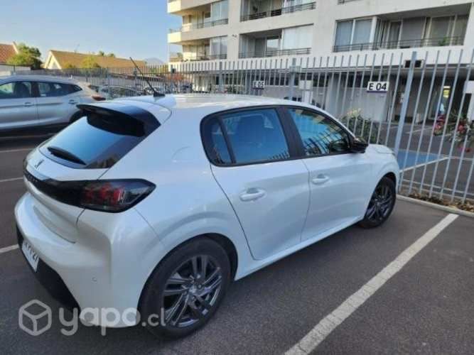 Vendo Peugeot 208 Puretech año 2022