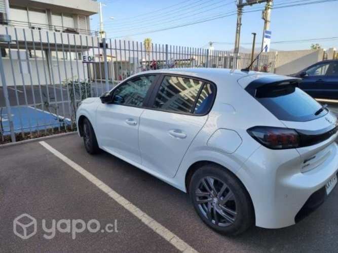 Vendo Peugeot 208 Puretech año 2022