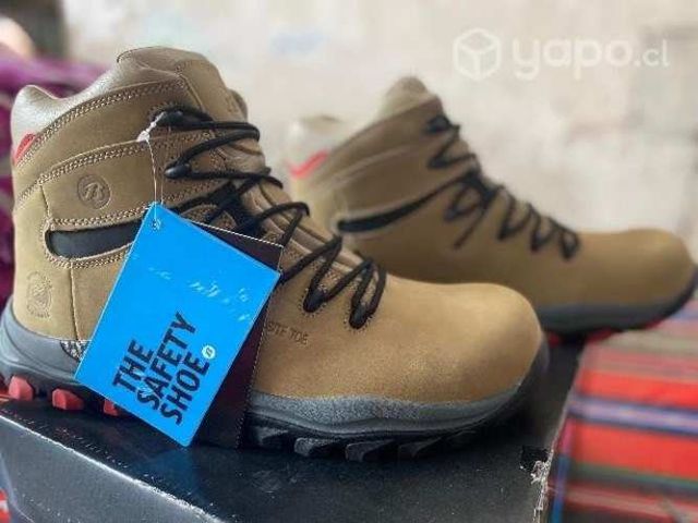 Zapatos de seguridad marca bata ( nuevos)