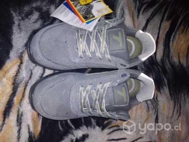 Zapatillas de seguridad nuevos