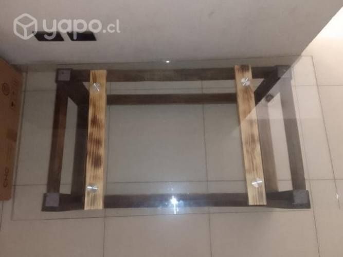 Mesa con cubierta de vidrios