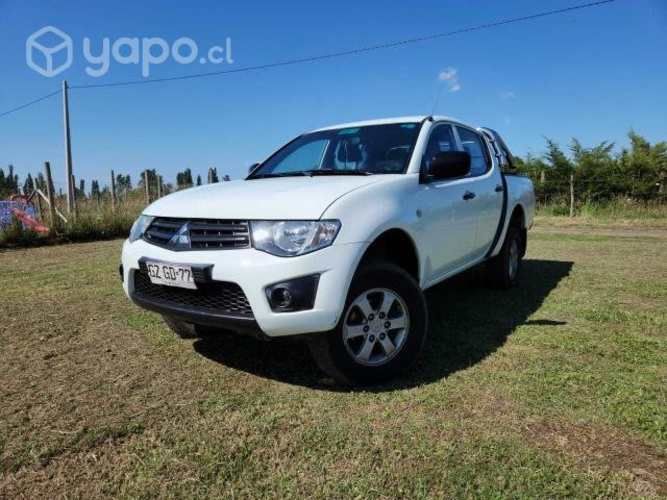Mitsubishi l200 2015