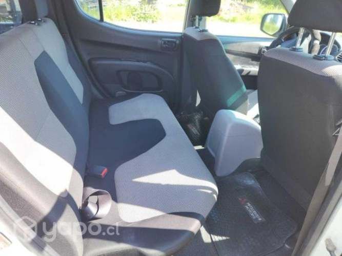 Mitsubishi l200 2015