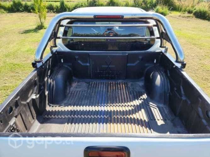 Mitsubishi l200 2015