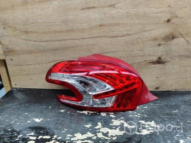 Foco Peugeot 208 pareja/rgd01m02j