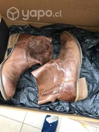 Botín de cuero